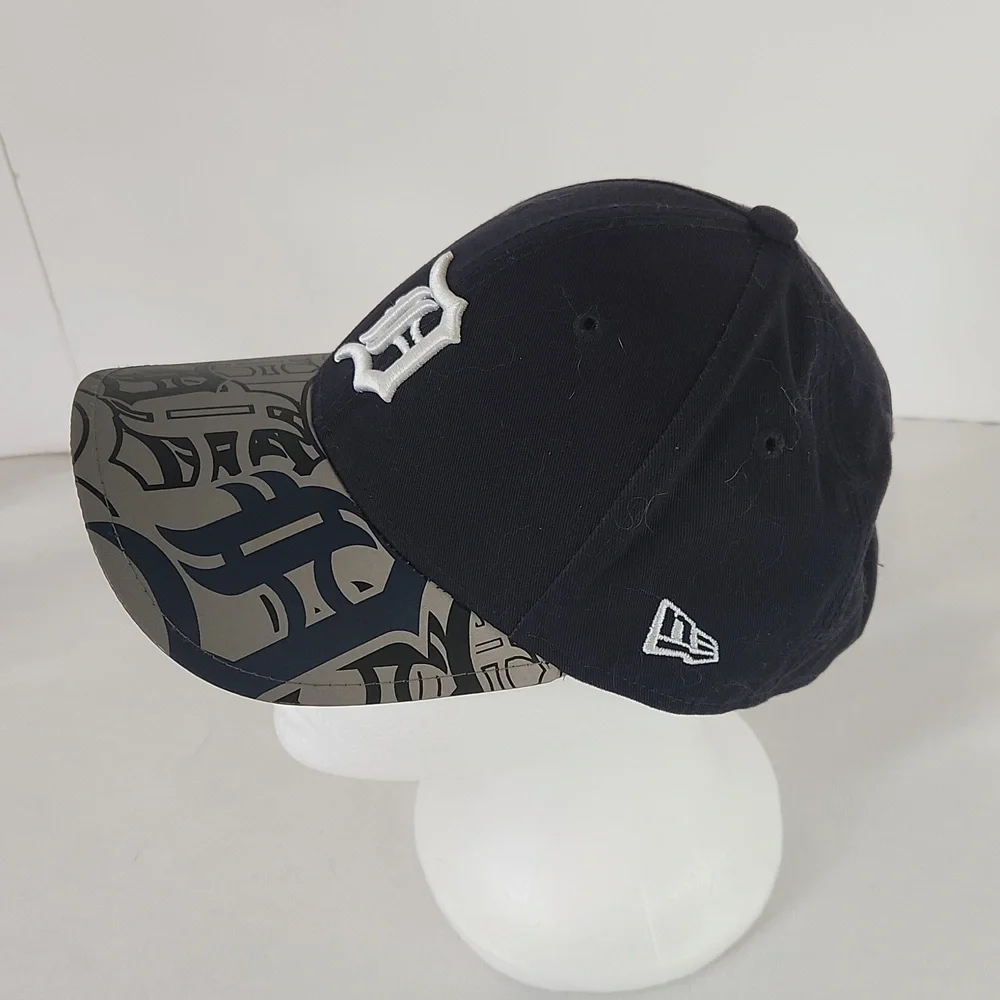 New Era Detroit Tigers Reflective Baseball Hat. Size youth OS fits most.